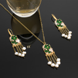 Juego De Collar Aretes Con Perlas naturales cultivadas  y Circones